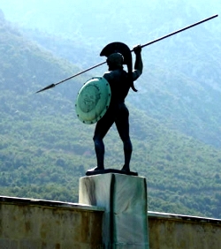 Памятник спартанскому воину в Фермопилах