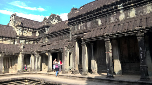 Галерея у бассейна. Ангкор Ват