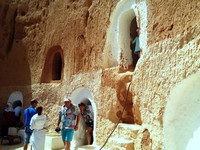 Внутренний двор берберского пещерного жилища. Сахара