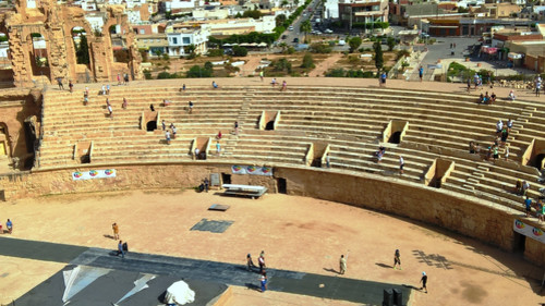 Арена и трибуны амфитеатра в Эль-Джеме
