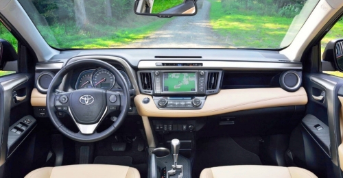 Интерьер Toyota RAV-4 4-го поколения: без «бороды»